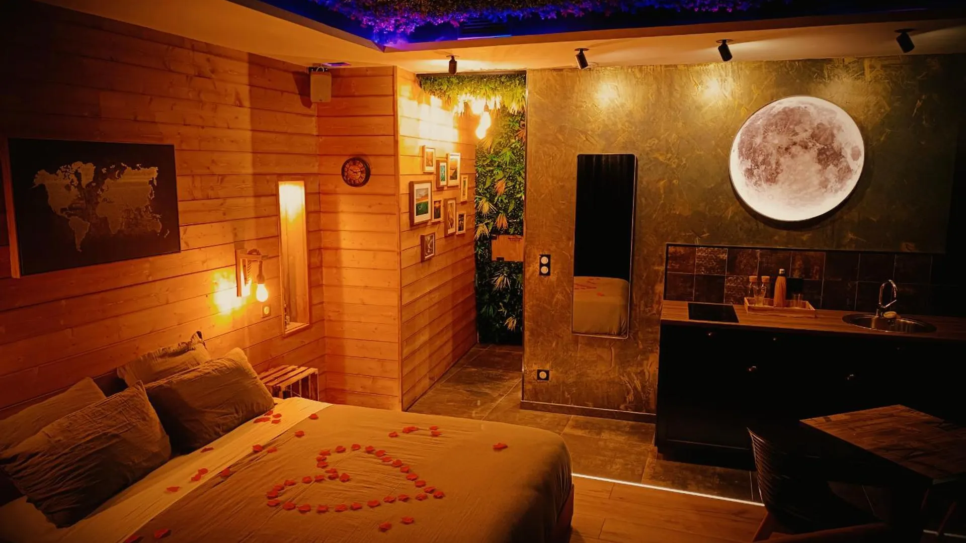 Charleval  Multiverse Suite Immersive צרפת