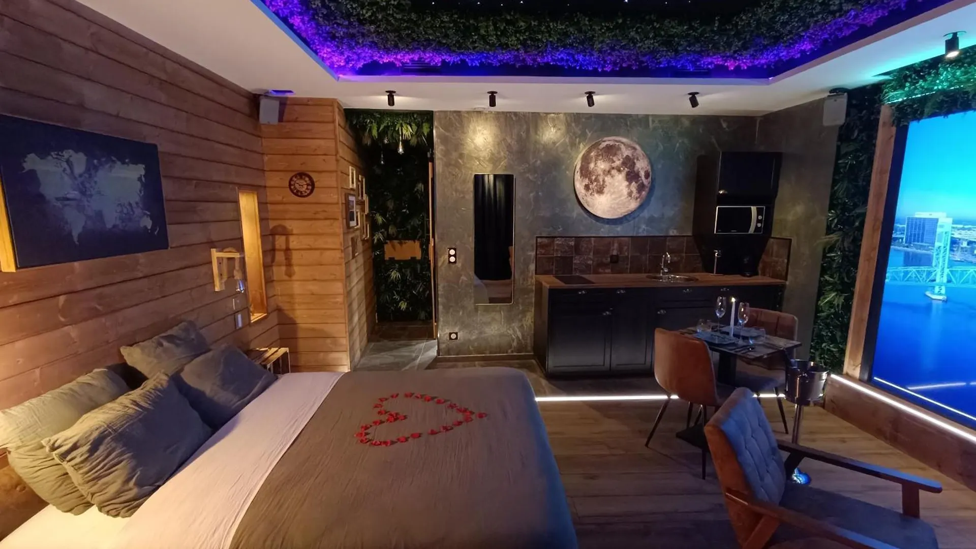 Charleval  Multiverse Suite Immersive לינה וארוחת בוקר Charleval (Bouches-du-Rhone)